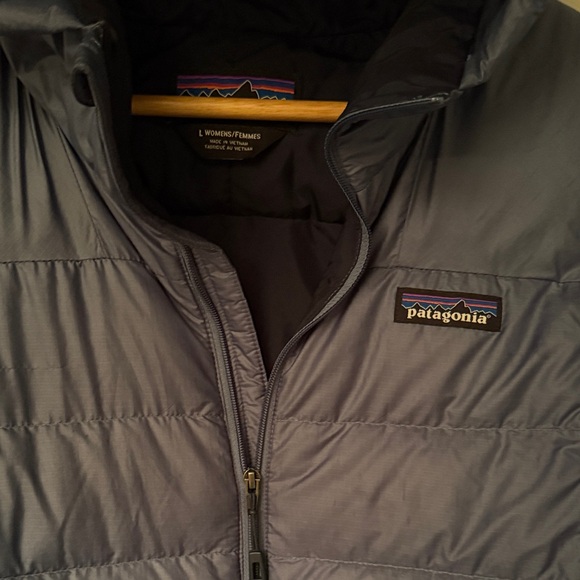 Patagonia Women's Navy Hooded Puffer Vest - Picture 2 of 7
